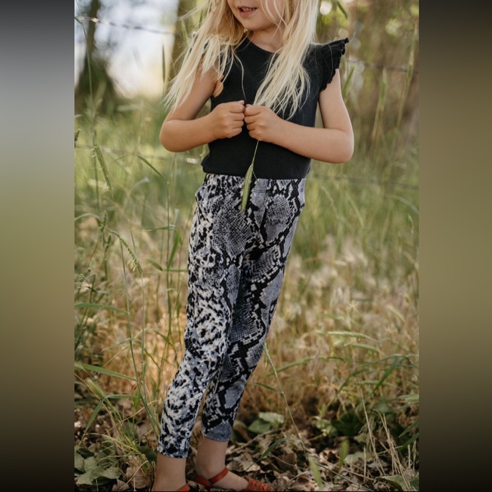 NEW Bailey’s Blossoms Snakeskin Leggings